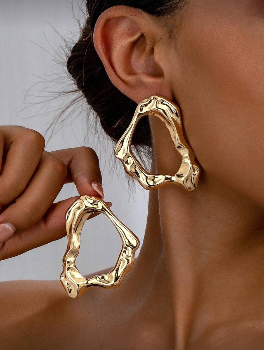 Uneven Wavy Earrings (Gold)