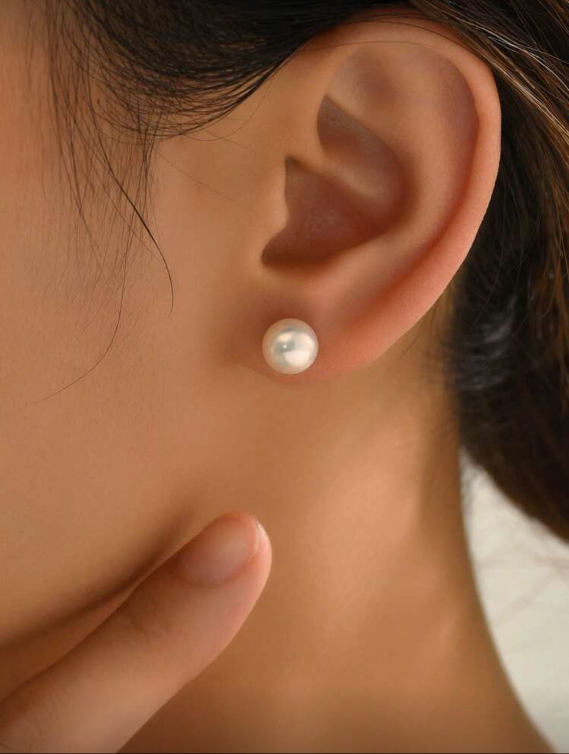 Nona Faux Pearl Stud Earrings (White)