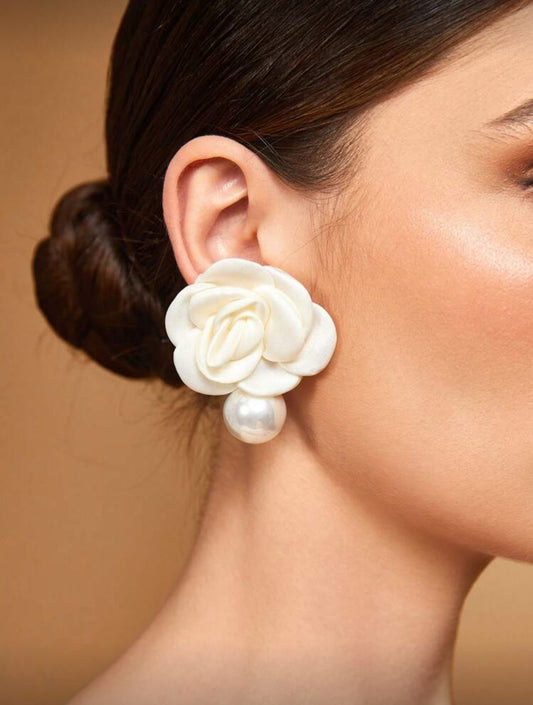 Flower Pearly Earrings (Gold /White )