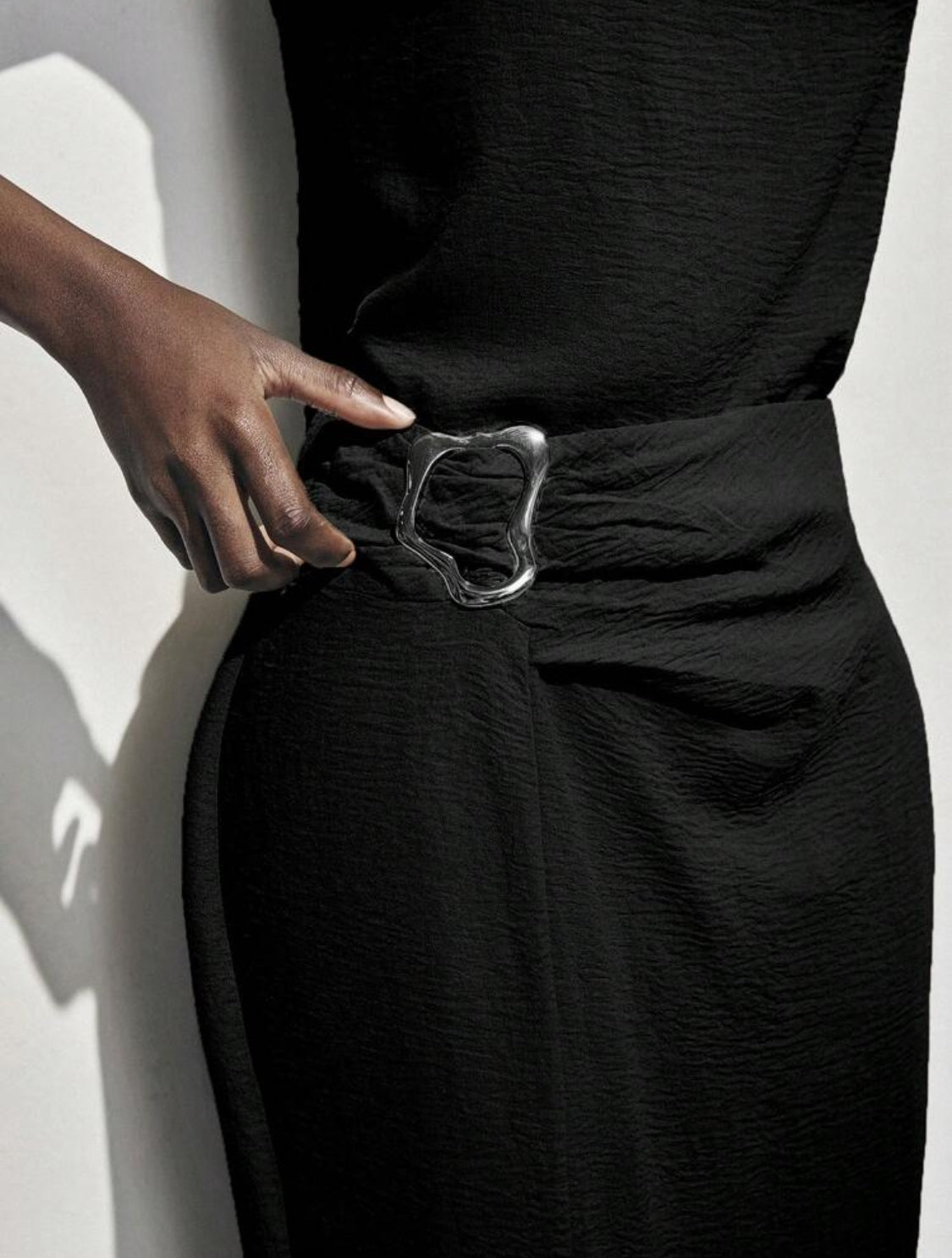 Lana Wrap Wavy Skirt (Black)