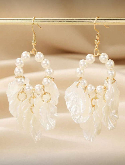 White Pearly Petals Earrings