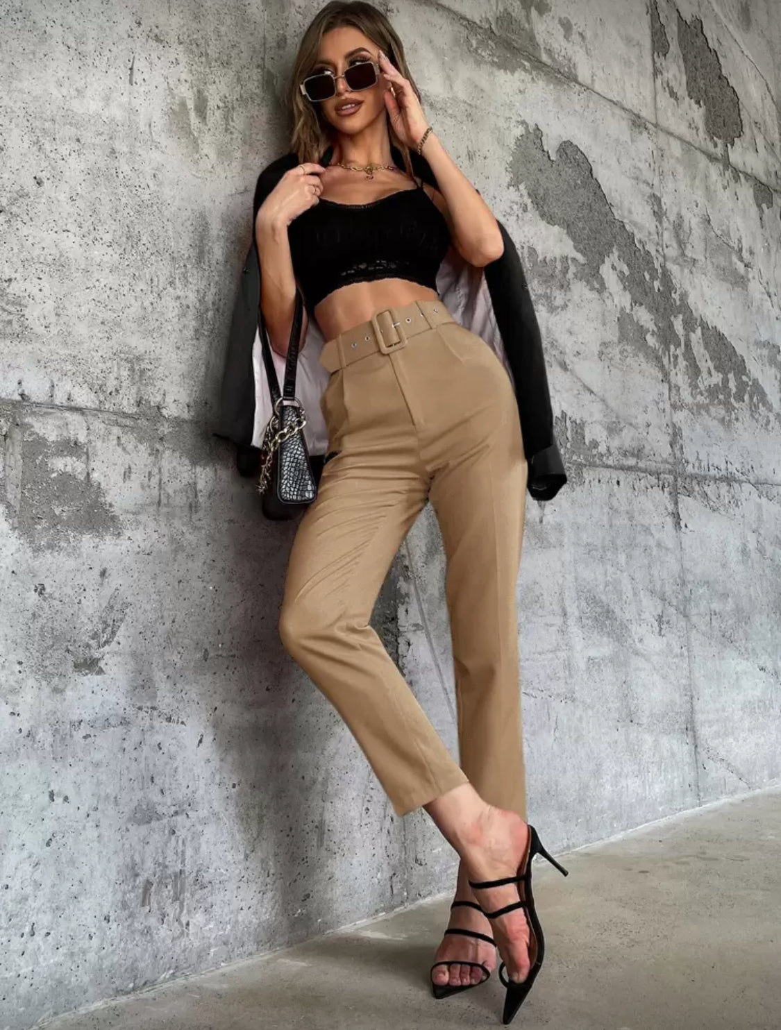 Unity Solid Belted Tapered Pants (Beige)